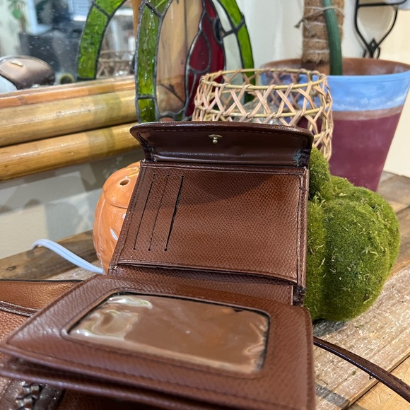 Vintage 90’s Liz Claiborne Crossbody Purse with matching Wallet - Picture 5 of 9